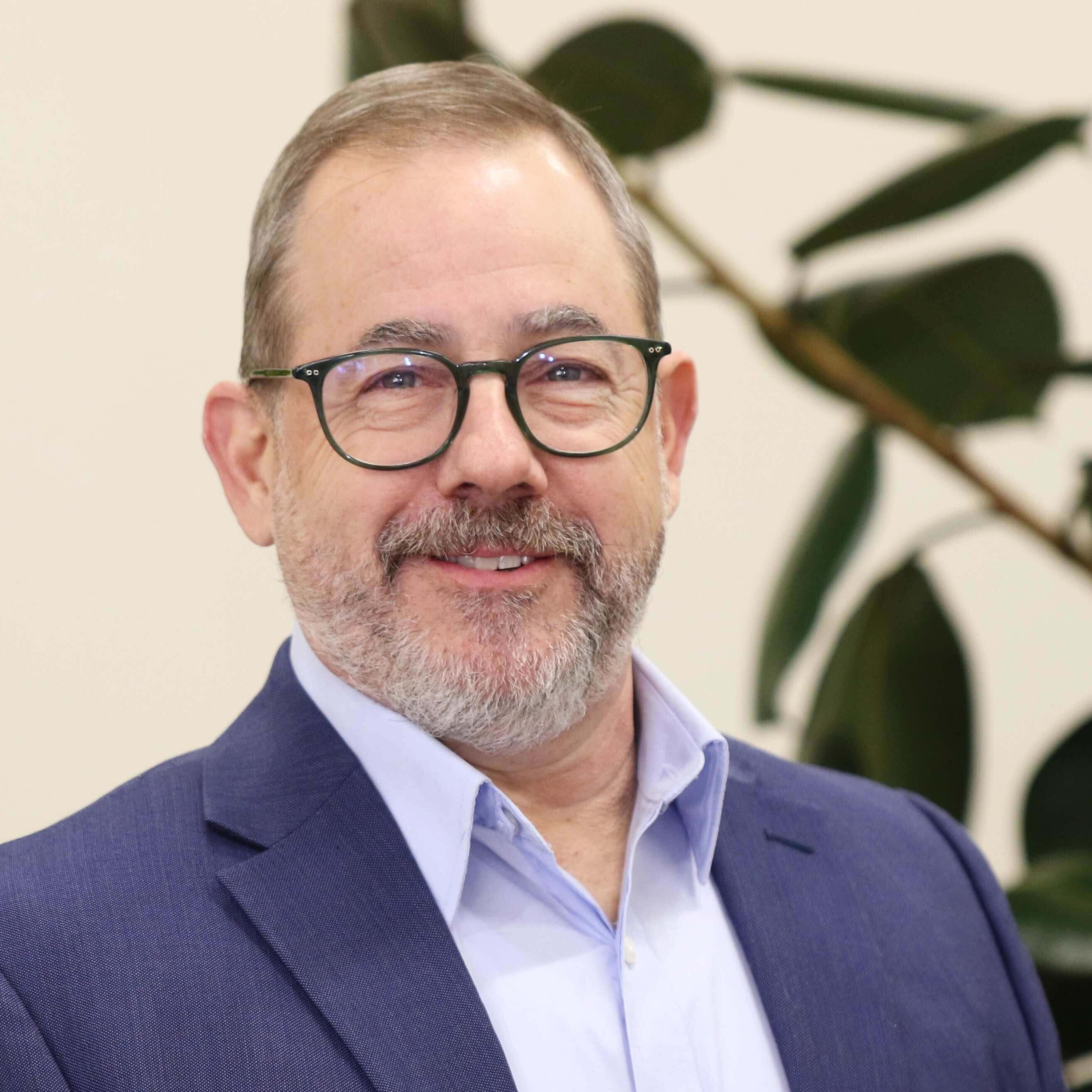 Stephen Marks Headshot Giv